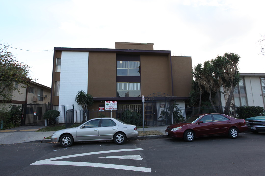 19340 Wyandotte St in Reseda, CA - Building Photo