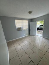 1614 W 3rd St in Jacksonville, FL - Foto de edificio - Building Photo