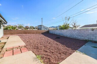 307 Regina Way in Henderson, NV - Building Photo - Building Photo