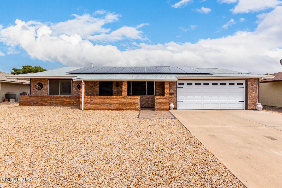 9430 W Arrowhead Dr in Sun City, AZ - Building Photo