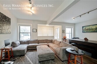 1203 W Addison St in Chicago, IL - Building Photo - Building Photo