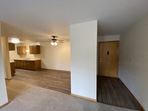 Lawnview Apartments in Superior, WI - Building Photo - Building Photo