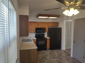 340 Della Dr in St. Peters, MO - Building Photo - Building Photo