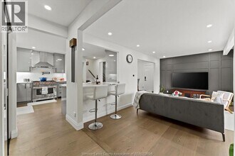9248 Esplanade Dr in Windsor, ON - Building Photo - Building Photo