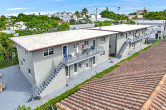 655-657 Lenox Ave in Miami Beach, FL - Foto de edificio - Primary Photo