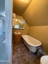 3 1/2 Pearl St in Johnstown, NY - Building Photo - Building Photo