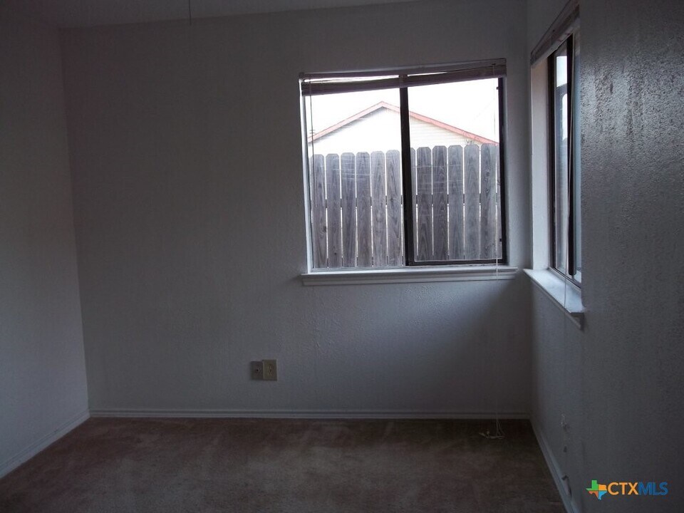 2001 Carousel Dr in Killeen, TX - Building Photo