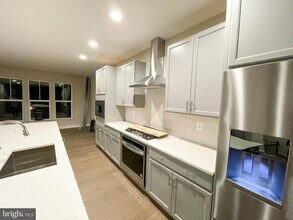 22950 Camilla Springs Sq in Brambleton, VA - Building Photo - Building Photo