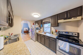 11 Beecher Ter, Unit 2 in Newton, MA - Building Photo - Building Photo
