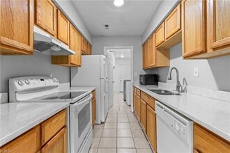 6048 Brookwood Dr, Unit 6-502 in Suffolk, VA - Building Photo - Building Photo