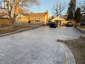 188 Parkside Dr in Hamilton, ON - Building Photo