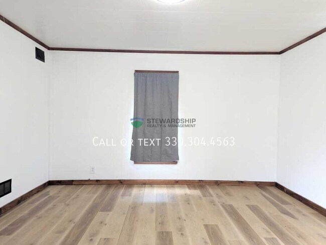 217 McConnell St in Uhrichsville, OH - Building Photo - Building Photo