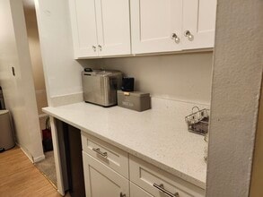 2200 S Stewart Ave in Lombard, IL - Foto de edificio - Building Photo