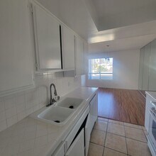 10650 Holman Ave in Los Angeles, CA - Foto de edificio - Building Photo