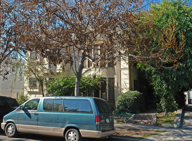 313 N Stanley Ave in Los Angeles, CA - Foto de edificio - Building Photo