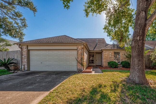 2022 Highland Hills Dr in Sugar Land, TX - Building Photo - Building Photo