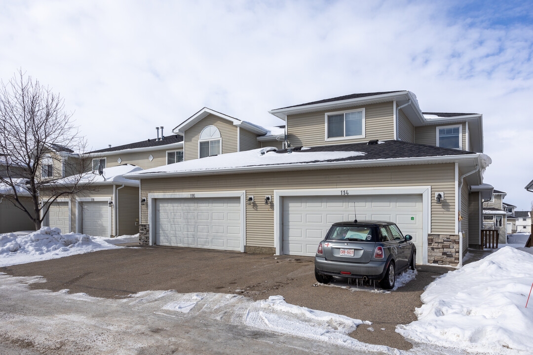 108 Hillview Terr in Strathmore, AB - Building Photo