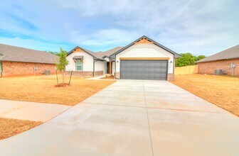 4613 Lincoln St in Harrah, OK - Building Photo - Building Photo