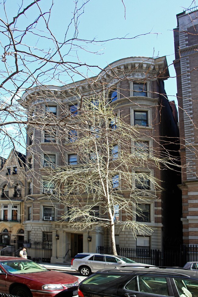 303 W 80th St in New York, NY - Building Photo - Building Photo