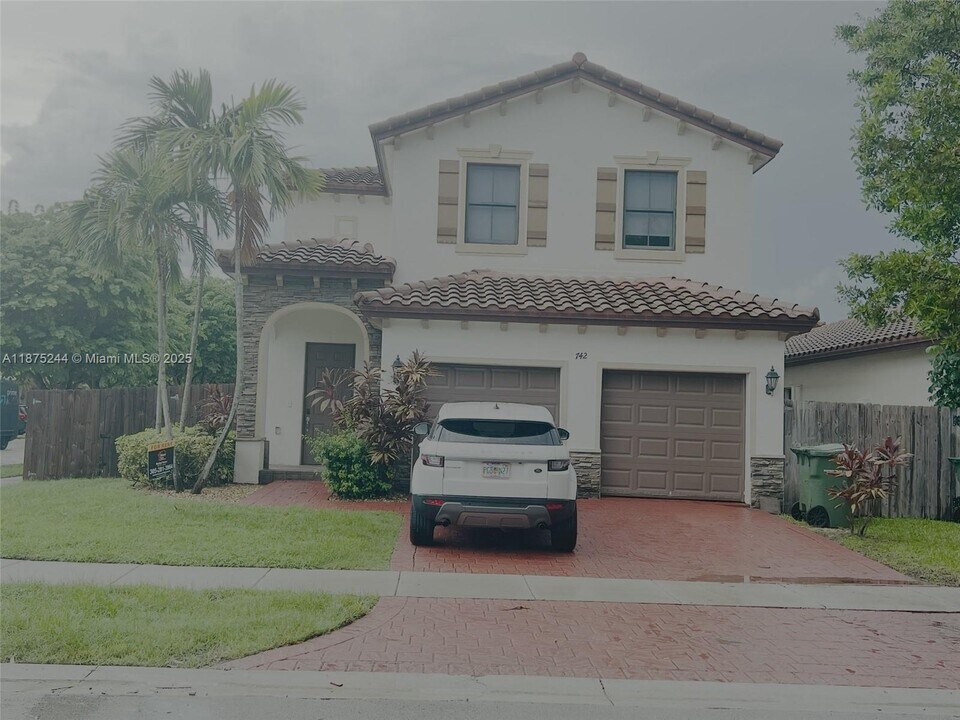 742 SE 34th Ave in Homestead, FL - Building Photo