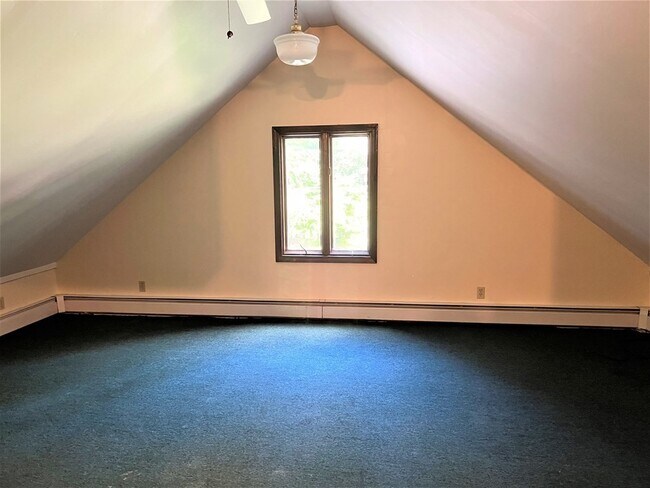 120 Bond Rd in Charlton, MA - Building Photo - Building Photo
