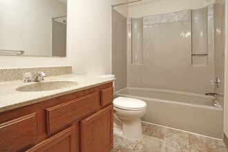 Oakshire Apartments in St. Cloud, MN - Building Photo - Interior Photo