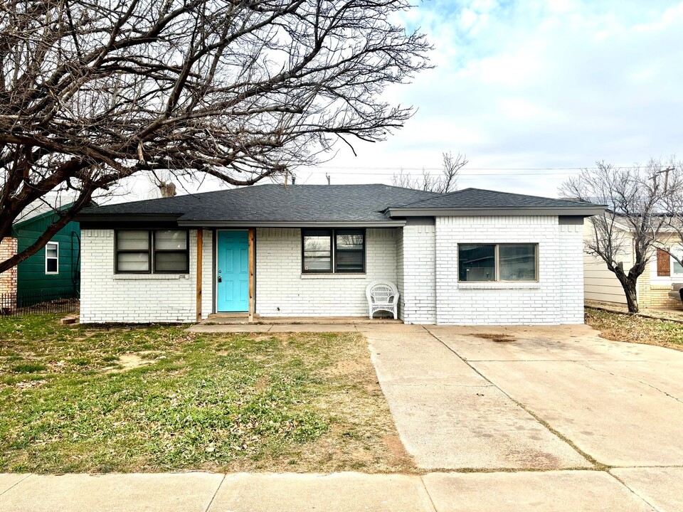 5714 46th St in Lubbock, TX - Building Photo