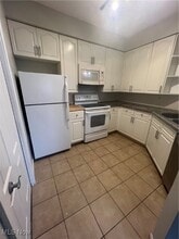 320 Village Pointe Dr in Akron, OH - Building Photo - Building Photo