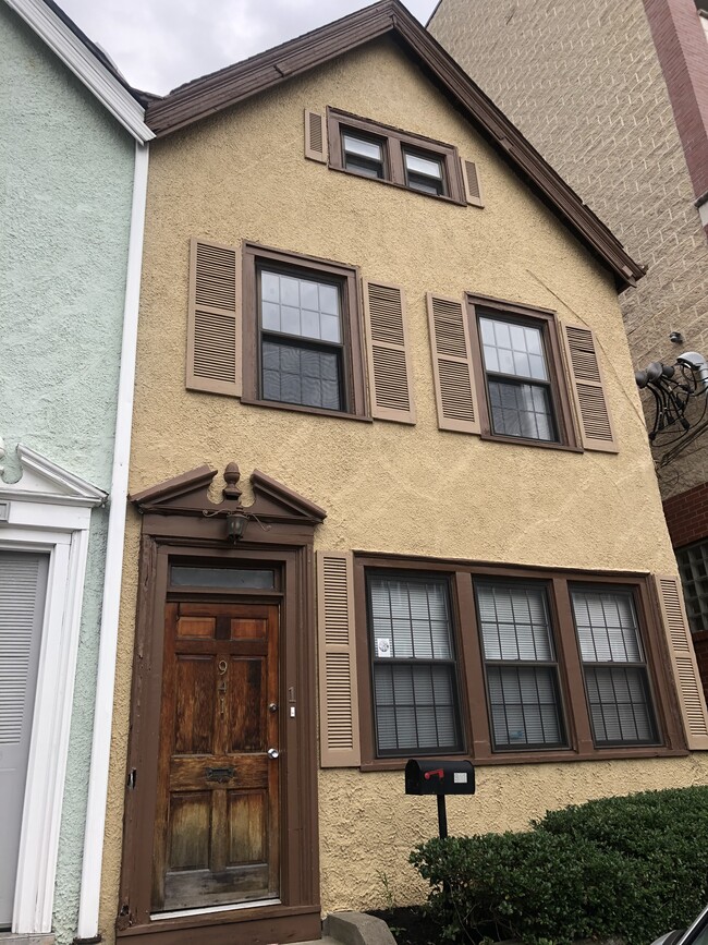 941 Saint James St, Unit #3