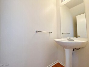 198 Chadwell Ct in Henderson, NV - Building Photo - Building Photo