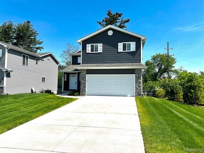 5372 Rural Terrace