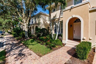 6032 Towncenter Cir in Naples, FL - Building Photo - Building Photo
