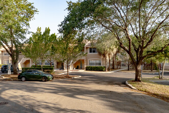 Coral Village Condominiums in Coral Springs, FL - Building Photo - Building Photo