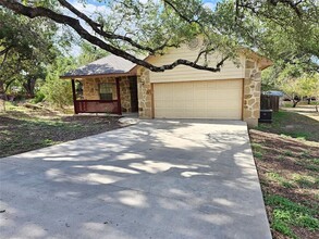2106 Red Fox Rd in Austin, TX - Building Photo - Building Photo