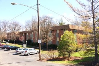 Woodbrooke in Cincinnati, OH - Building Photo - Building Photo