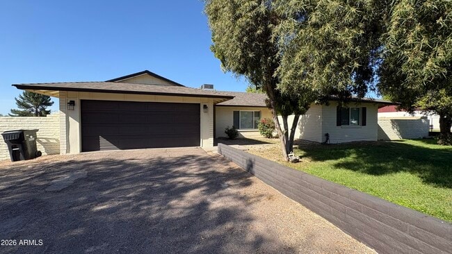 4422 W Greenway Rd in Glendale, AZ - Building Photo - Building Photo