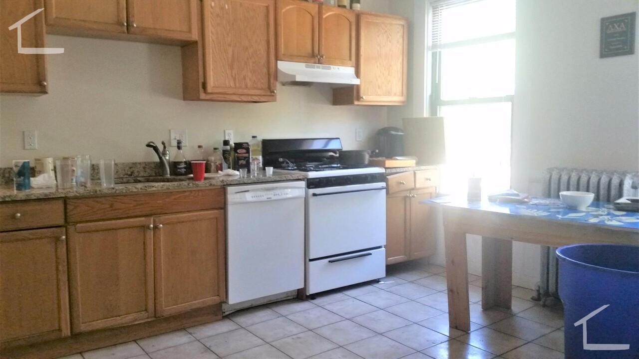 31 Quint Ave in Boston, MA - Building Photo