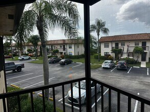 7221 Golf Colony Ct in Greenacres, FL - Building Photo - Building Photo