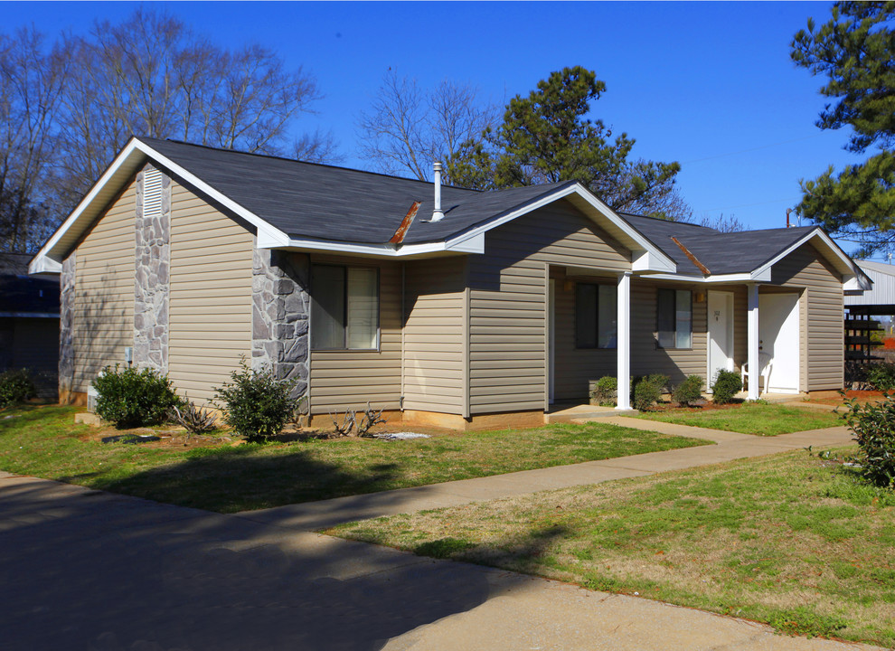 Mound Plaza Apartments in Moundville, AL - Foto de edificio