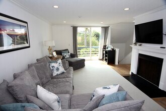 800 N Juanita Ave in Redondo Beach, CA - Foto de edificio - Building Photo