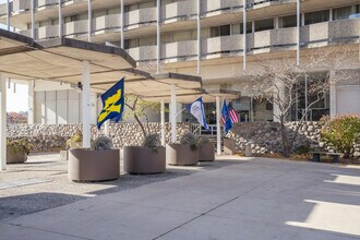 Huron Towers in Ann Arbor, MI - Foto de edificio - Building Photo
