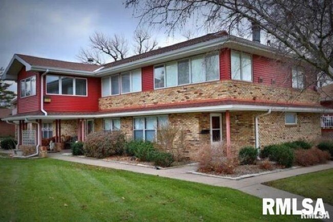 5217 N Prospect Rd in Peoria, IL - Building Photo - Building Photo