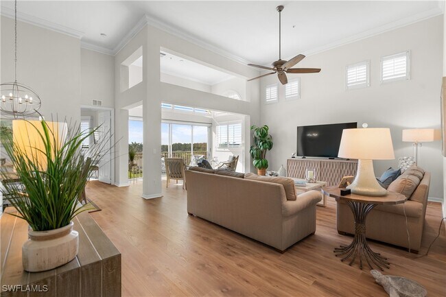 1540 Clermont Dr in Naples, FL - Foto de edificio - Building Photo