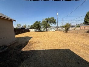 2266 S Eunice Ave in Fresno, CA - Foto de edificio - Building Photo