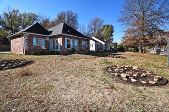 830 E Sunshine St in Springfield, MO - Building Photo - Building Photo