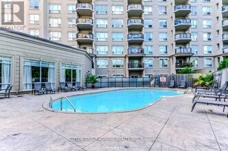 2 Maison Parc Ct in Vaughan, ON - Building Photo - Building Photo