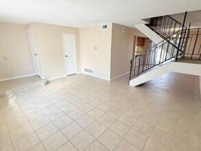 186 E Via Escuela in Palm Springs, CA - Building Photo - Building Photo