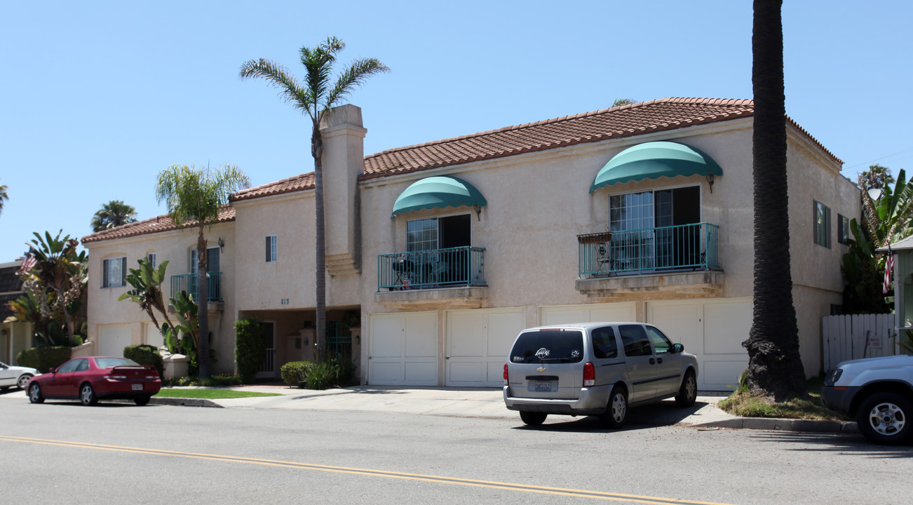 215 14th St in Huntington Beach, CA - Building Photo