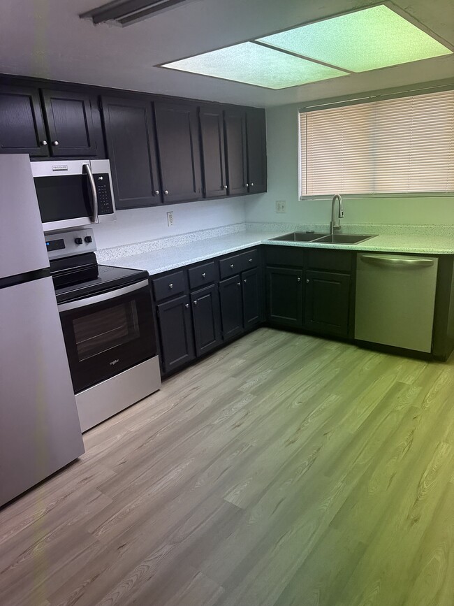 3322 W Loma Ln, Unit #2