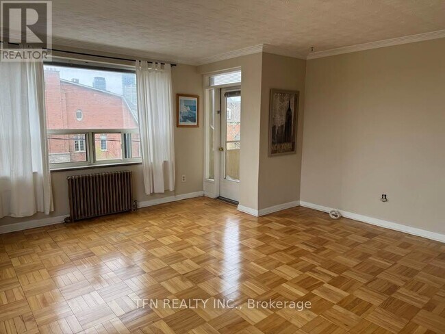 1112-1112 Avenue Rd